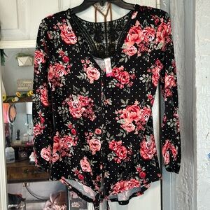 Super cute flower half sleeve shirt✨❤️